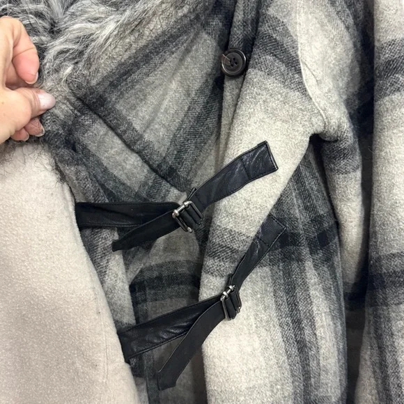 Nicholas K Designer Wool Blend Plaid Asymmetrical Coat with Faux Fur Collar (M) - Picture 5 of 13